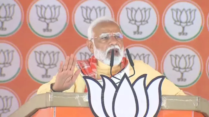 बस्ती में जनसभा को संबोधित करते पीएम मोदी। जागरण