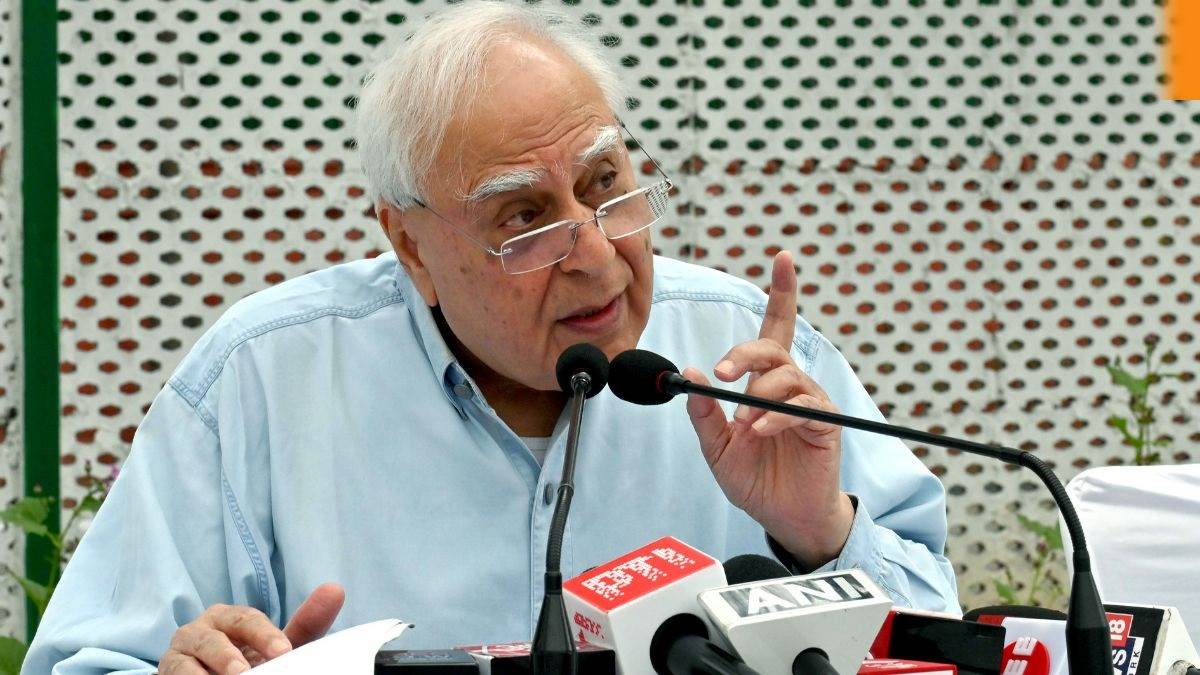 hemant soren hearing supreme court judges get angry at kapil sibal argument heated debate took place during the hearing