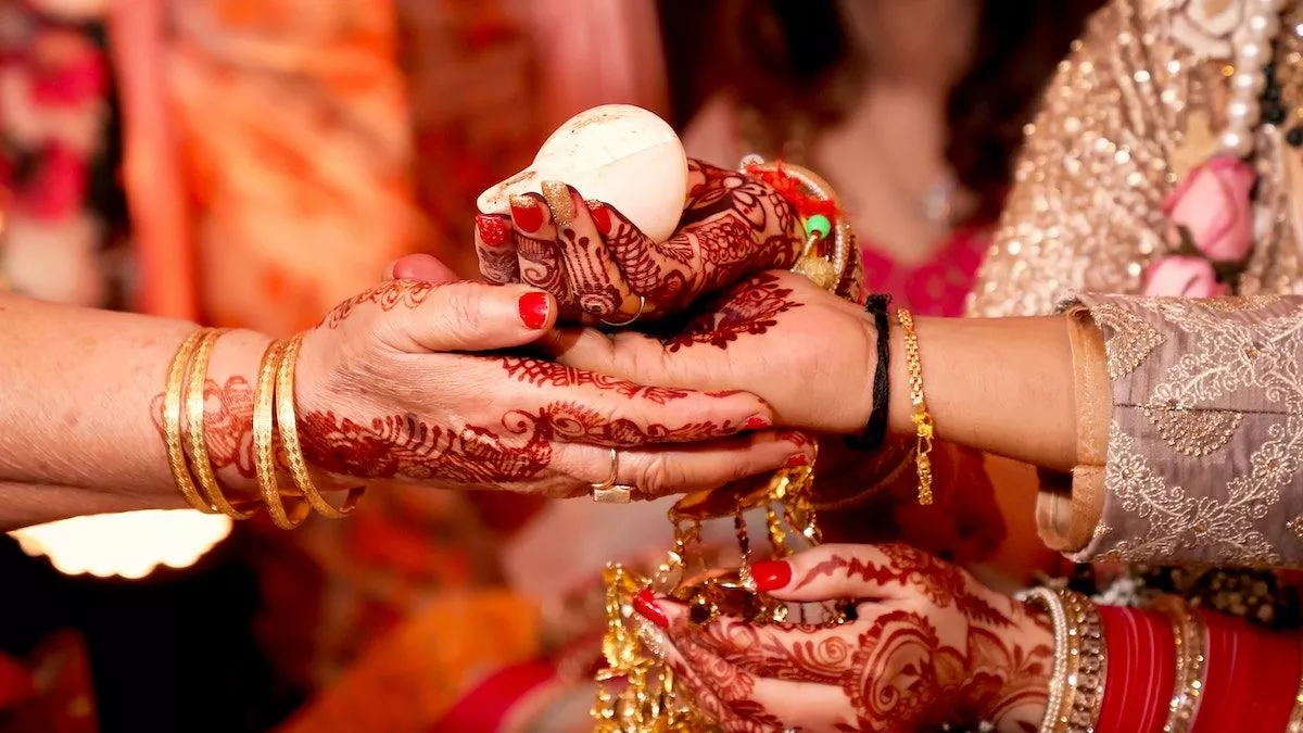 मुरादाबाद की शादी में अचानक दूल्हा-दुल्हन समेत 100 से अधिक पड़े बीमार, अफरा-तफरी के बीच पूरी कराई गईं रस्में