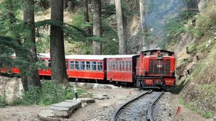 Himachal News: जंगलों में लगी आग से रेलों पर आफत,