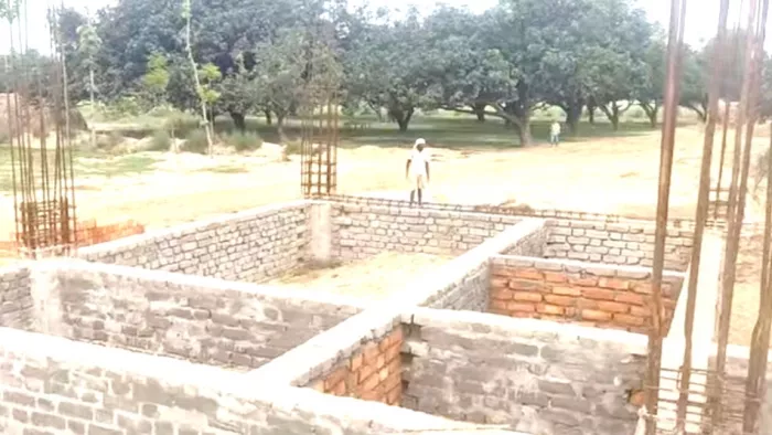 लाल ईंट लगाने के कारण तोड़ा जाएगा निर्माणाधीन पंचायत सरकार भवन