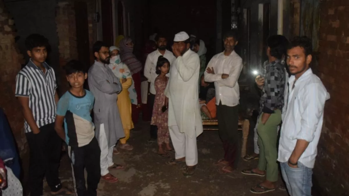 बागपत में आंधी-बारिश का कहर: तेज हवा से घर में रखा कूलर गिरा, बच्ची की दबने से मौत