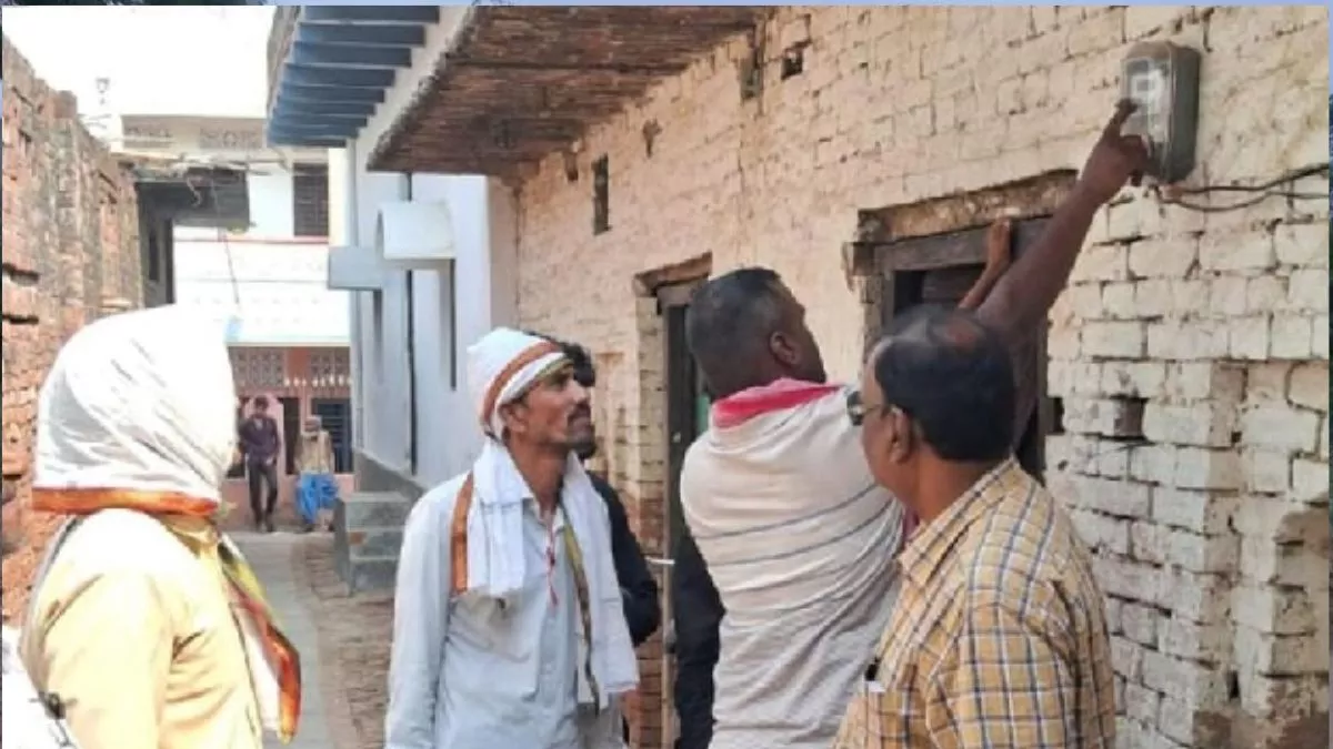 Chandauli News: ब‍िजली व‍िभाग ने चलाया चेक‍िंग अभि‍यान, बड़े बकायेदारों के काटे कनेक्शन