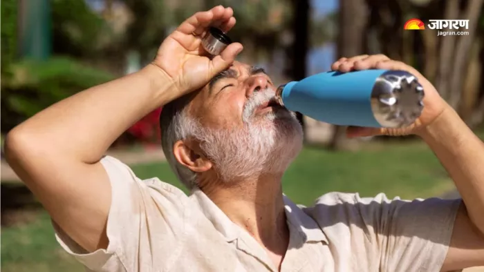 Dehydration Symptoms: बुजुर्गों में क्यों ज्यादा होता है डिहाइड्रेशन का रिस्क? (Picture Courtesy: Freepik)