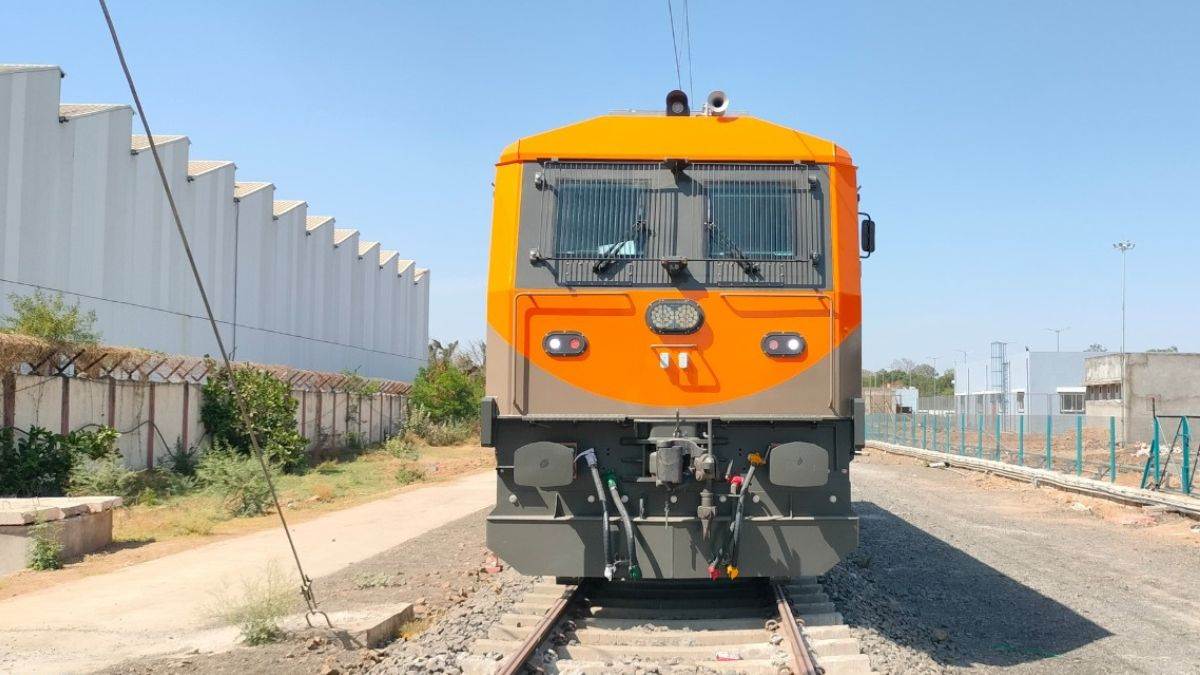 https://www.jagranimages.com/images/newimg/22052025/22_05_2025-locomotive_engine_23943808_12253378.jpg