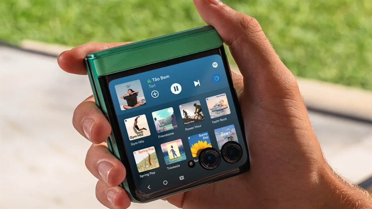 https://www.jagranimages.com/images/newimg/22052025/22_05_2025-motorola_razr_60_23944340.jpg
