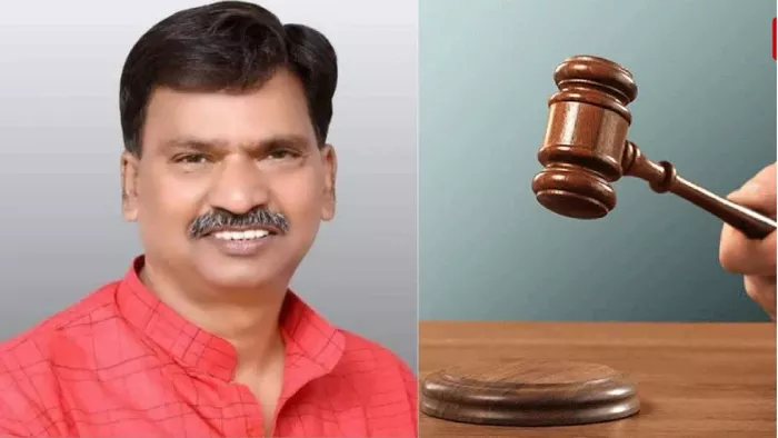 सीतापुर से कांग्रेस के सांसद राकेश राठौर