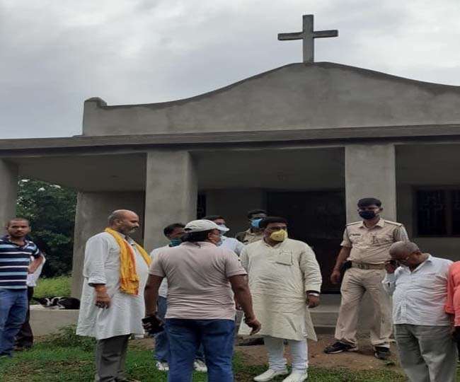 झरिया विहार-बेलगढ़िया टाउनशिप में धर्म परिवर्तन पर बवाल, चर्च पर धावा Dhanbad News