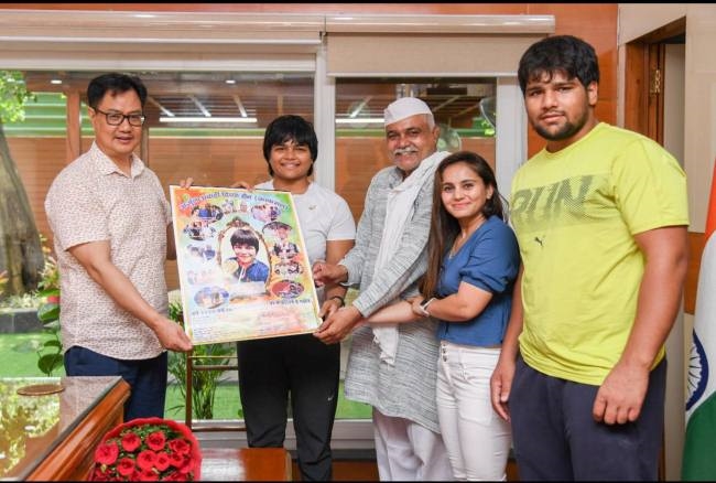 arjuna awardee divya kakran meets sports minister