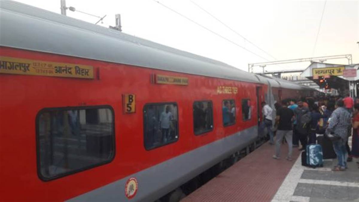 भारतीय रेल : अग्निपथ योजना के विरोध में लगातार ट्रेन सेवा बाधित रही है।