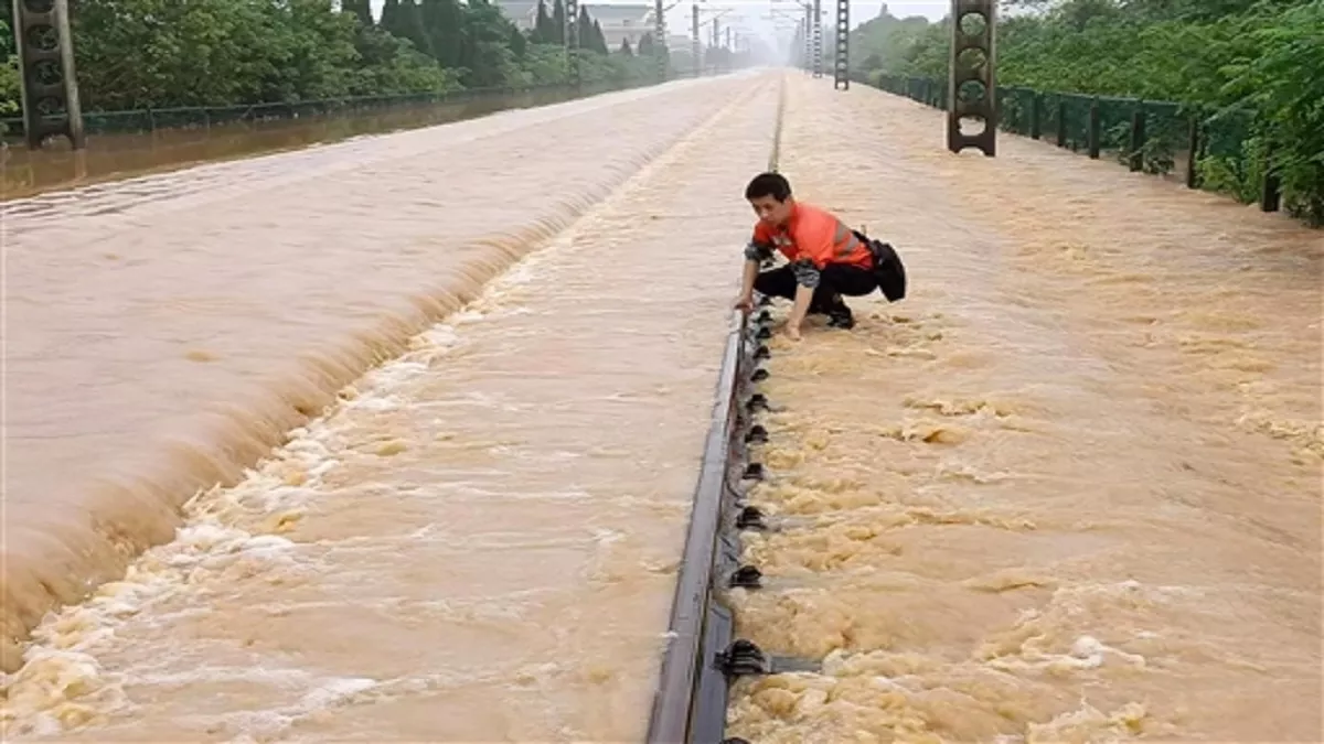 China Flood: दक्षिण चीन में बाढ़ ने हजारों लोगों को घर छोड़ने के लिए किया मजबूर, जियांग्शी में 5 लाख से अधिक लोग हुए प्रभावित