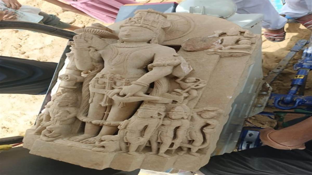 https://www.jagranimages.com/images/newimg/22062022/22_06_2022-vishnu_stetue_found_22826050.jpg