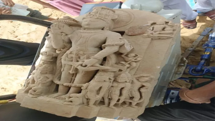 हिसार जिले के गांव कंवारी में मिली प्राचीन विष्णु भगवान की प्रतिमा