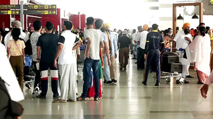 IGI एयरपोर्ट पर 1597 ग्राम सोने के पेस्ट के साथ यात्री गिरफ्तार