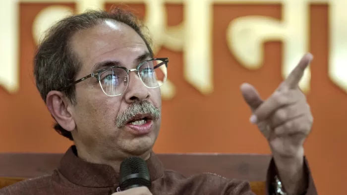 उद्धव ठाकरे का होर्डिंग हटाया गया (फाइल फोटो)
