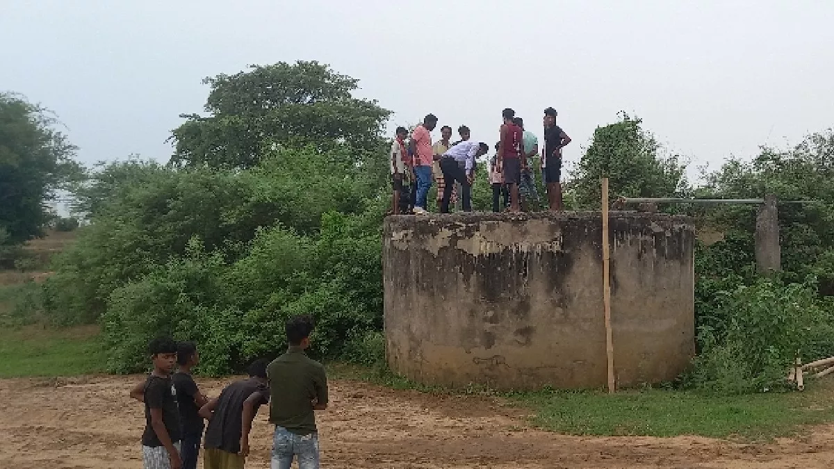 Banka News: कुएं में बकरे की खाल और मांस मिलने के बाद चांदन में तनाव, एक्‍शन में आए अध‍िकारी