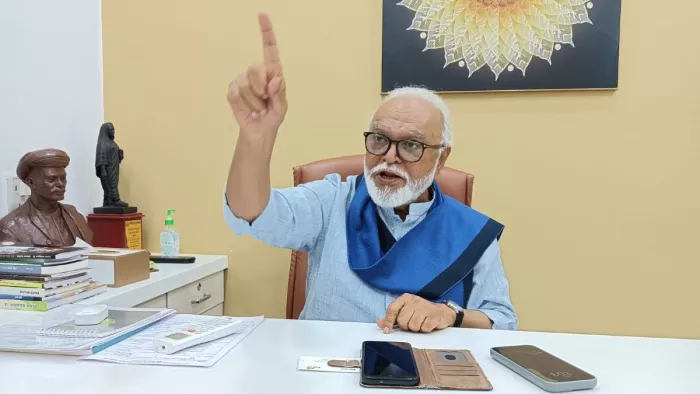 महाराष्ट्र के खाद्य, नागरिक आपूर्ति और उपभोक्ता संरक्षण मंत्री छगन भुजबल नेतृत्व की भूमिका में हैं।
