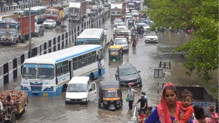 Haryana weather Update: हरियाणा में झमाझम बारिश, लोग परेशान