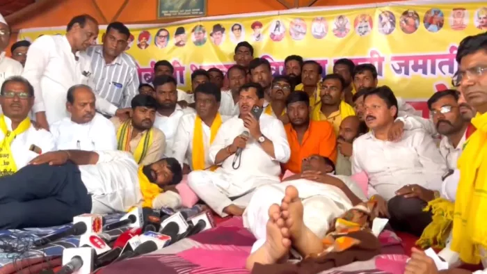 ओबीसी नेता लक्ष्मण हेक और नवनाथ वाघमारे ने अपना अनशन खत्म कर दिया है।