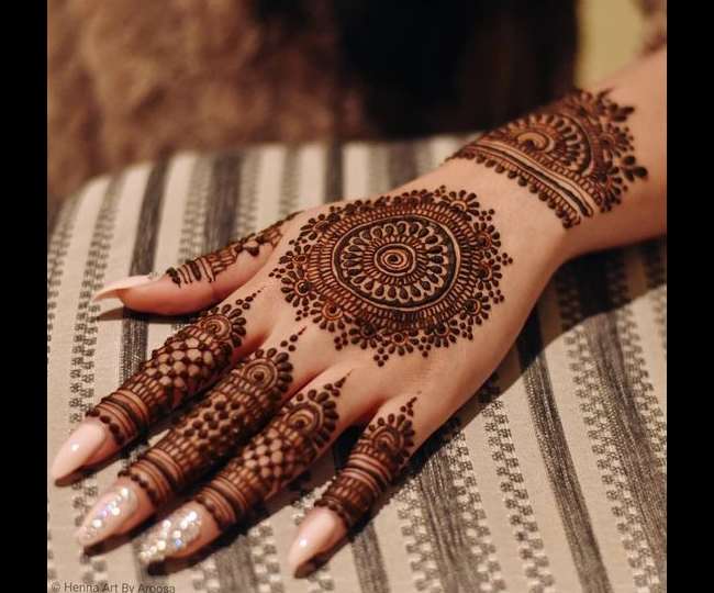Hariyali Teej Mehndi designs: मेहंदी के इन डिज़ाइन्स से सजाएं अपने हाथ - Hariyali Teej Mehndi designs easy and beautiful mehndi designs for this special occasion