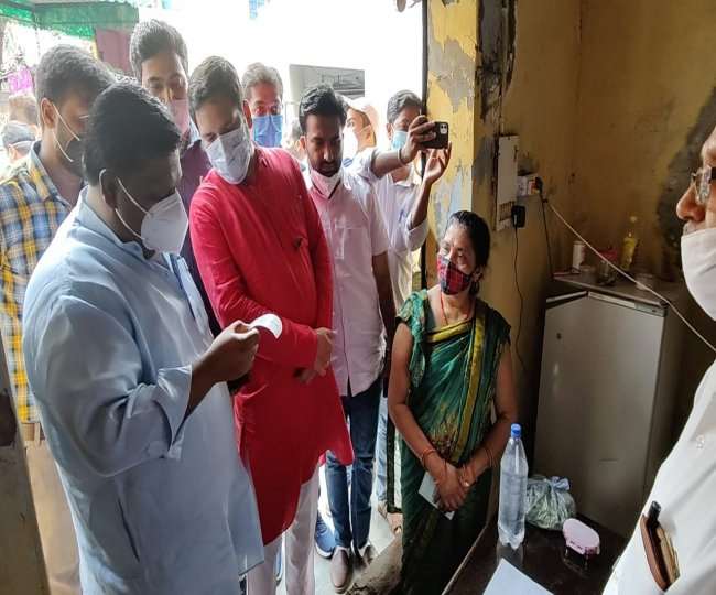 दिल्ली के खाद्य एवं नागरिक आपूर्ति मंत्री इमरान हुसैन