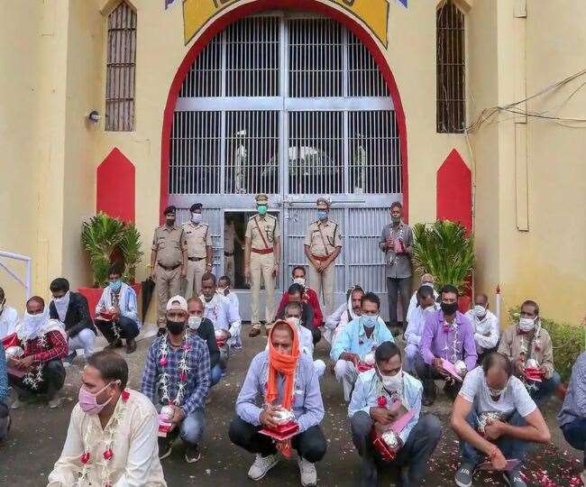 केरल सरकार ने हाई कोर्ट को राज्य के जेलों में बंद कैदियों को लगे टीके की जानकारी दी