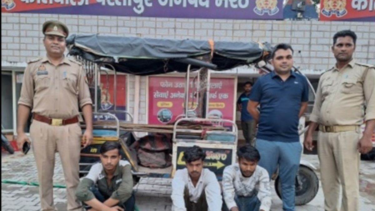 meerut police booke three thievs stolen iron from eastern dedicated freight corridor bya bullock cart