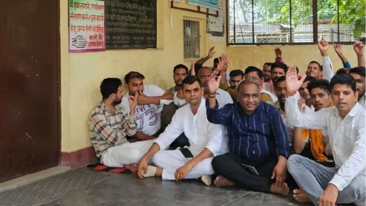 Amroha News : सरकारी नौकर बेलगाम; नशे की हालत में पहुंचे थे लेखपाल, एसडीएम ने किया निलंबित