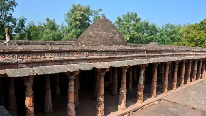 https://www.jagranimages.com/images/newimg/22072024/22_07_2024-bhojshala_asi_survey_23763047.jpeg