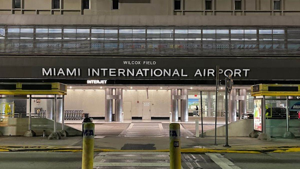 Florida: मियामी अंतरराष्ट्रीय हवाई अड्डे के अंदर महिला पर चाकू से हमला, आरोपी ने रेलिंग पर भी फेंकने की कोशिश की