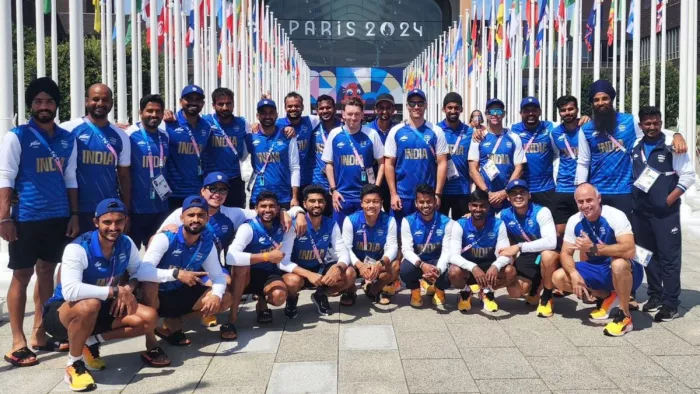 पीआर श्रीजेश टीम इंडिया के साथ पेरिस पहुंच गए हैं (PC- Hockey India X Account)