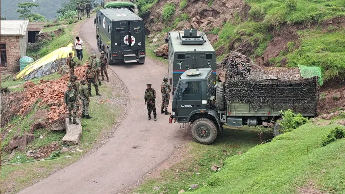 Jammu Kashmir News: राजौरी में आतंकी हमला, वीडीज सदस्य और जवान घायल।