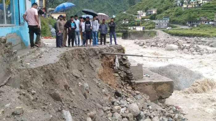 पहाड़ में बादल फटना तो मैदानी क्षेत्र में बाढ़, डेढ़ माह में ही आपदा ने लील ली 25 जिंदगियां