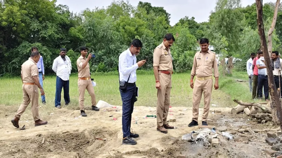 Unnao में पटाखा भंडारण में विस्फोट, जिंदा जल गया वृद्ध, 10 किमी दूर तक सुनाई गई धमाके की गूंज