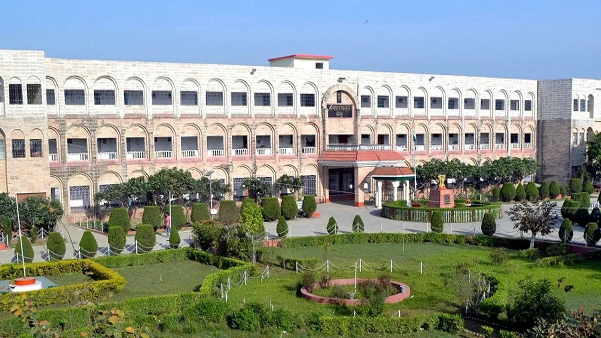 कैमूर जिले में 93.27 प्रतिशत मतदाताओं का प्रपत्र हुआ अपलोड, प्रपत्र भरने का कार्य जारी