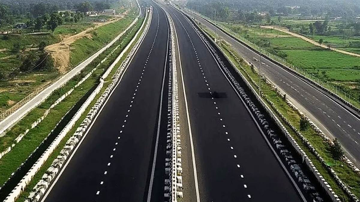 https://www.jagranimages.com/images/newimg/22072025/22_07_2025-kanpur_lucknow_expressway_23991535.jpg