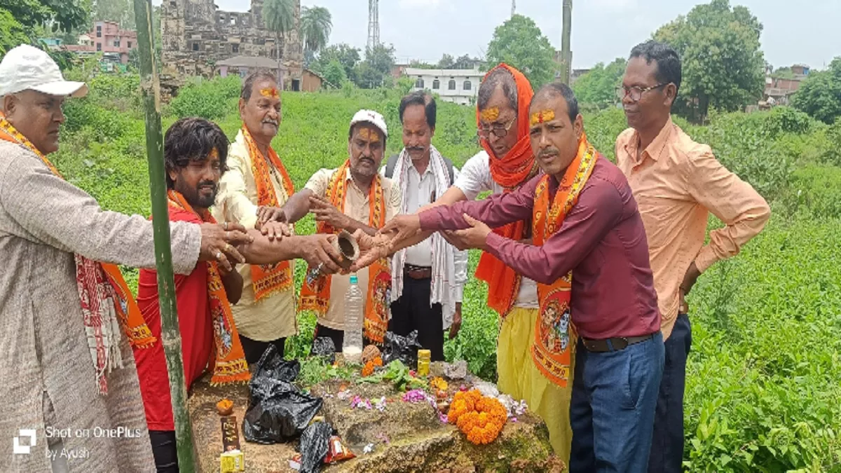 सफाईं के दौरान चलानी किला से मिला शिवलिंग, 300 वर्ष पराना होने का दावा