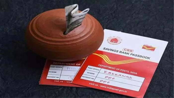पोस्ट ऑफिस मंथली इनकम स्कीम (POMIS) एक लोकप्रिय योजना है।