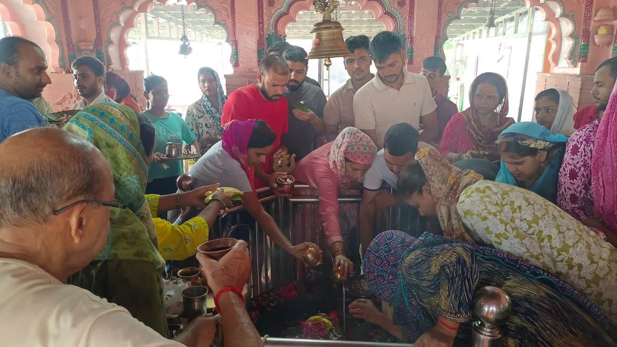 https://www.jagranimages.com/images/newimg/22072025/22_07_2025-shiv_mandir_23991181.jpg