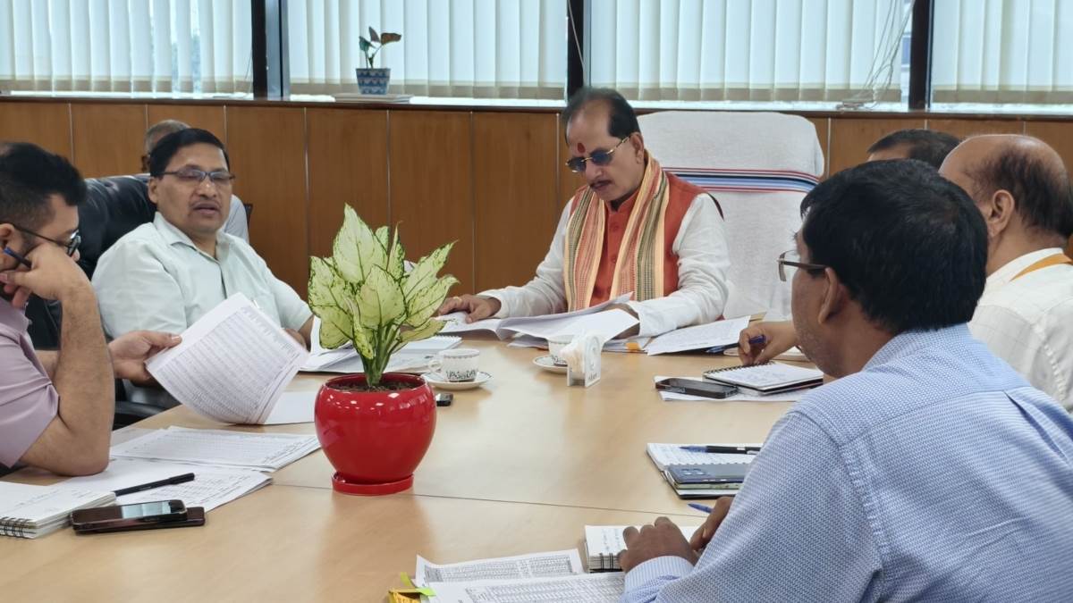 bihar news no shortage of fertilizers in bihar says deputy cm vijay sinha