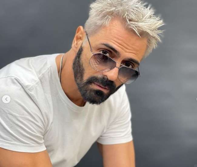 अर्जुन रामपाल ने शेयर की मॉडलिंग के दिनों की Shirtless Photo, यूजर्स बोले- 'आग लगा दी'