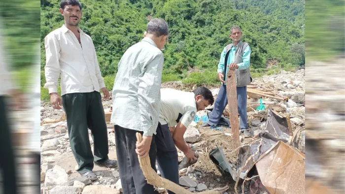 Cloudburst in Dehradun : घर में एक आलमारी के अंदर रखे हुए थे सारे गहने। जागरण