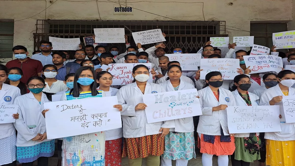 OPD service stopped due to strike of junior doctors in Bihar, patients upset in DMCH, GMCH and SKMCH - जूनियर डाक्टरों की हड़ताल से ओपीडी सेवा ठप...डीएमसीएच, जीएमसीएच व एसकेएमसीएच में ...
