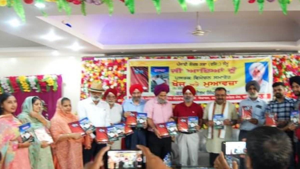 https://www.jagranimages.com/images/newimg/22082022/22_08_2022-book_release_in_jammu_23001204.jpg