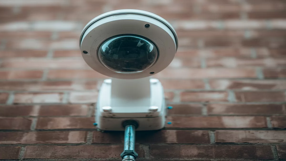 CCTV Camera: घर की सुरक्षा को लेकर परेशान तो घर लाएं सीसीटीवी कैमरे, हर पल की मिलेगी खबर और घर रहेगा सुरक्षित