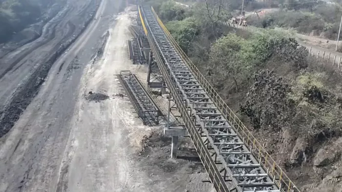 रात करीब सवा 10 बजे लिखित करार के बाद सभी अधिकारियों को मुक्त किया गया।