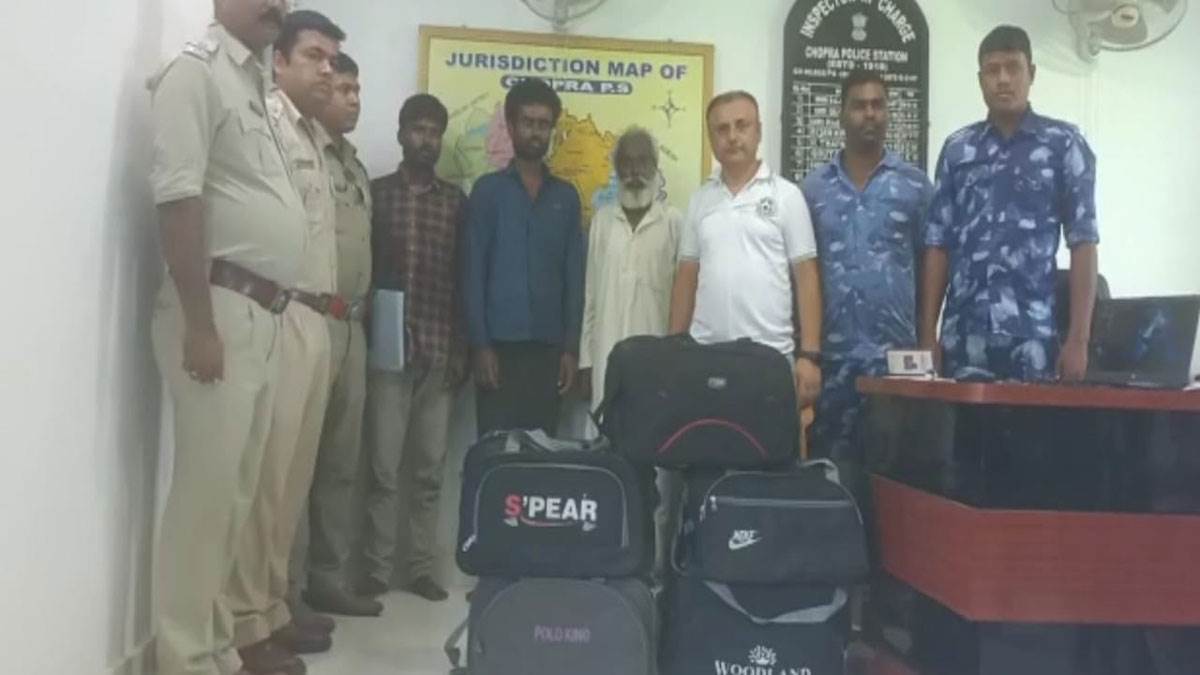https://www.jagranimages.com/images/newimg/22082022/22_08_2022-islampur-ganja-smugglers-na_23001439.jpg
