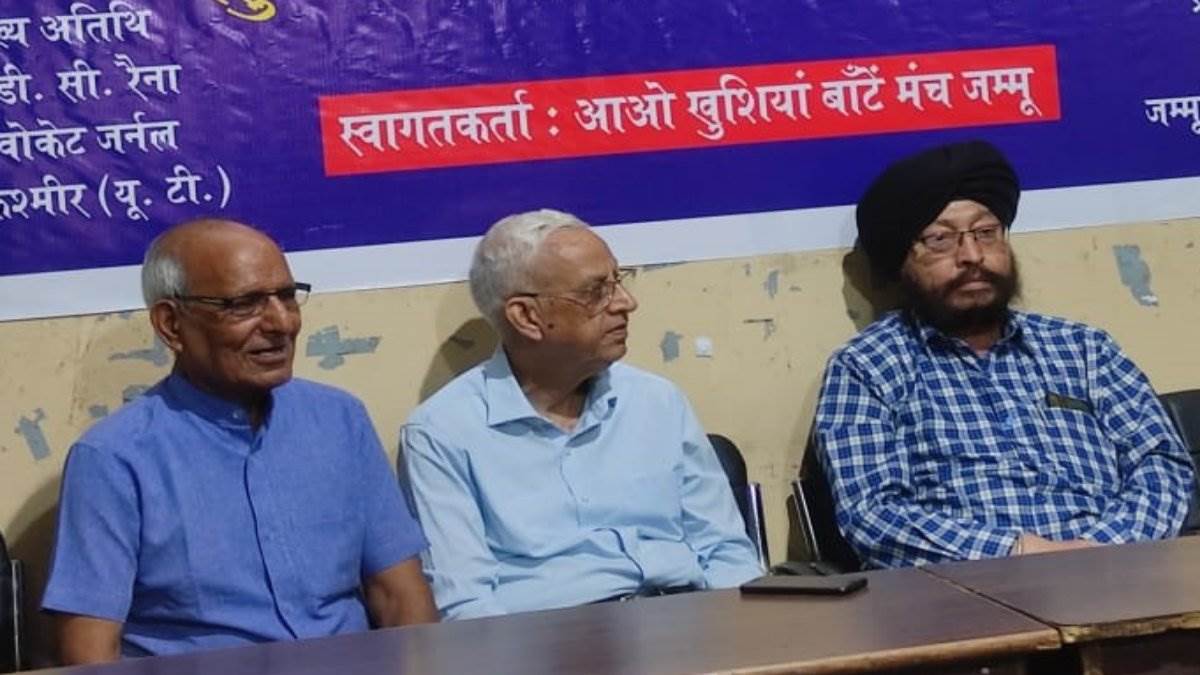 https://www.jagranimages.com/images/newimg/22082022/22_08_2022-kavi_goshthi_in_jammu_23001226.jpg