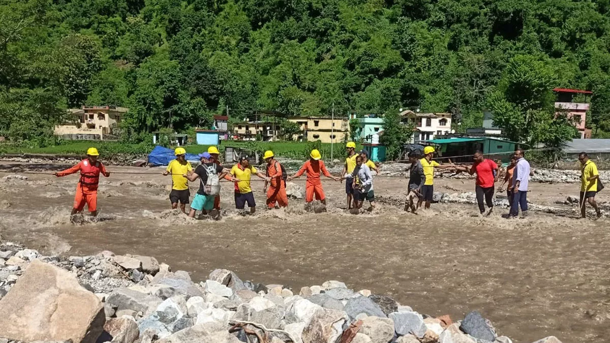 देहरादून आपदा : कई संपर्क मार्ग हुए तबाह, एसडीआरएफ व एनडीआरएफ के लिए आपदाग्रस्त क्षेत्रों में काम करना चुनौती