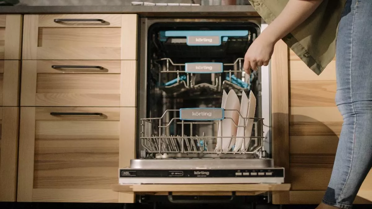 जटिल चिकनाई वाले बर्तन भी होंगें चुटकियों में साफ क्योंकि Amazon Sale दे रहा Dishwasher पर 34% तक की छूट